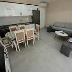 Koman_lakeview_apartments Appartamento *